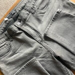 Kut Smokey Grey Skinny Leg Jean